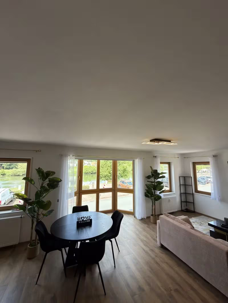 Wohnzimmer Main Panorama Suite mit Mainblick Freudenberg