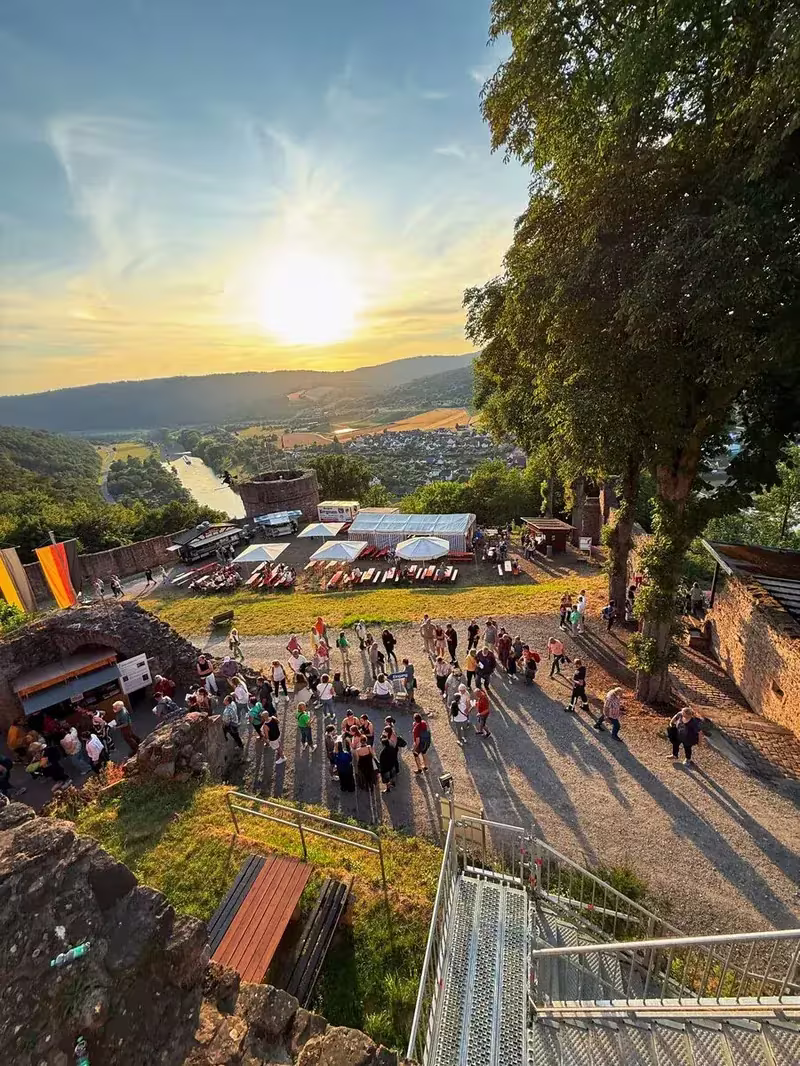 Freudenburg Sonnenuntergang Burgfestspiele